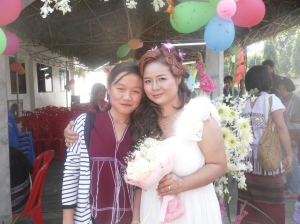 The bride and her little niece (Neh Blu Htoo).